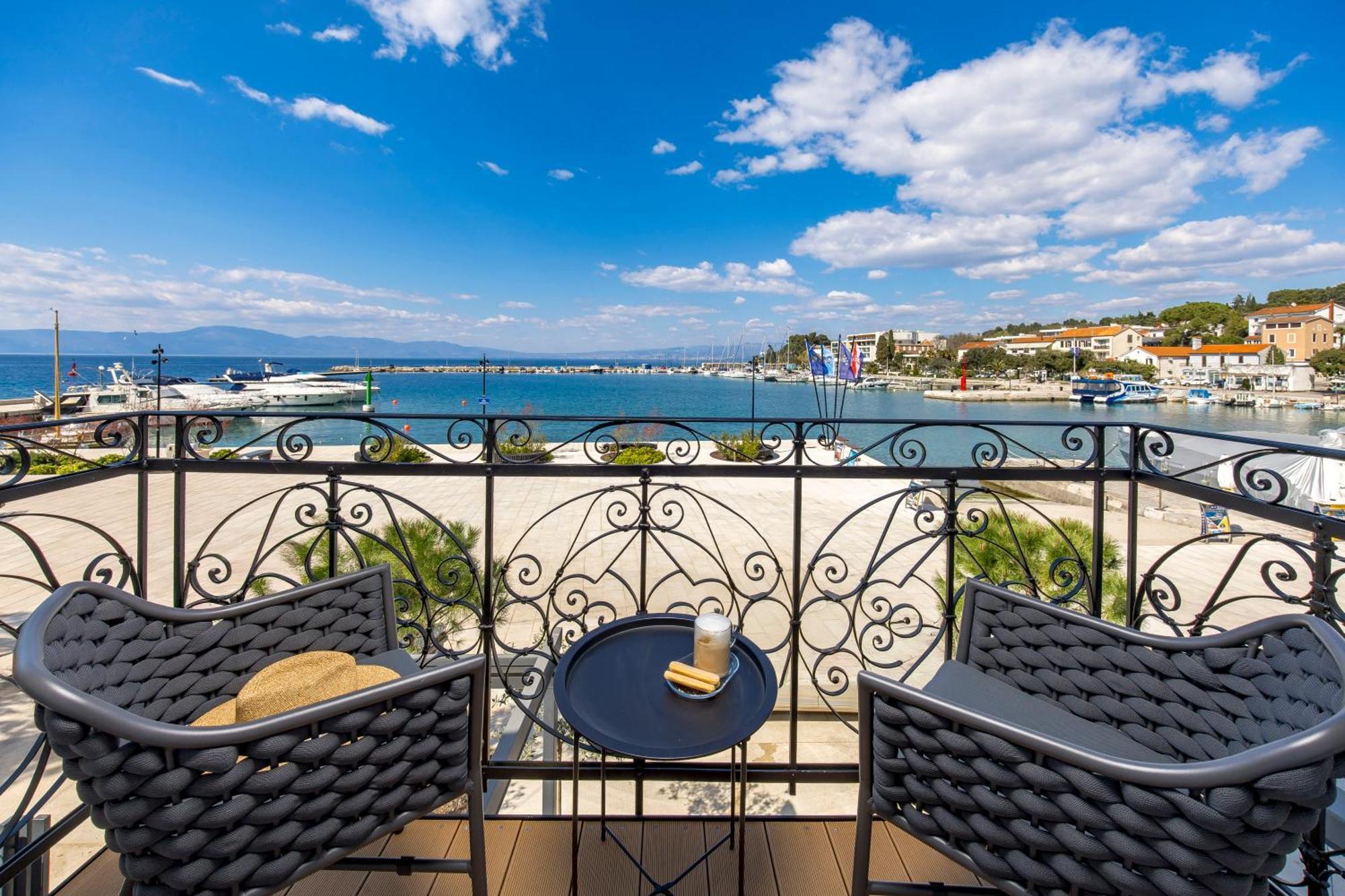 The House Hotel Малинска Екстериор снимка